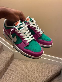 Size 10 80$ Nike Dunk Low Teal and Magenta Sneakers