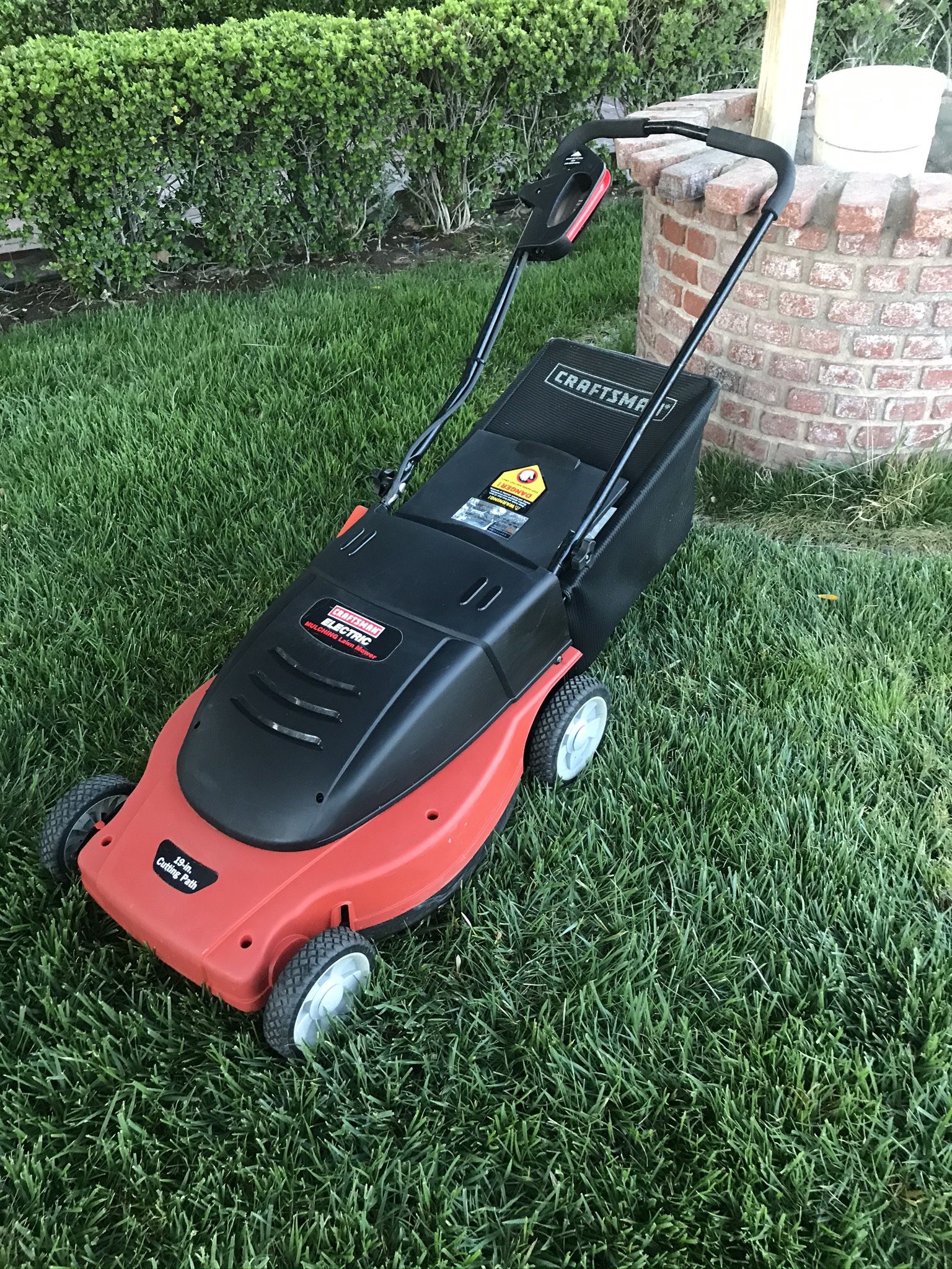 BLACK AND DECKER CORDED ELECTRIC LAWN MOWER