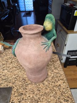 Lizard Native American pottery.