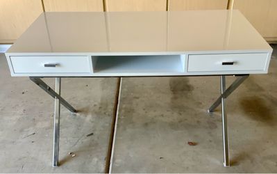 White desk with chrome legs