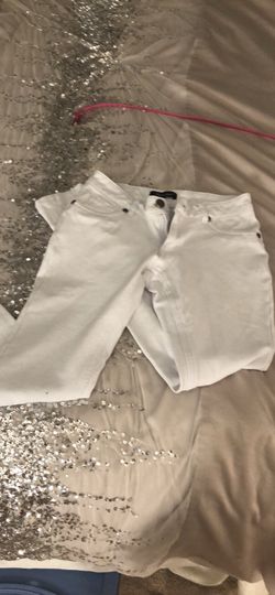 Brand new and gently used women’s and juniors clothes