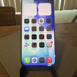 Unlocked iPhone 16 pro 128Gb Gold 100 Battery