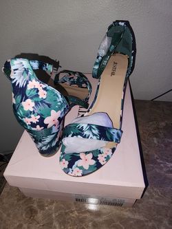 Women's Floral heels - Size 11