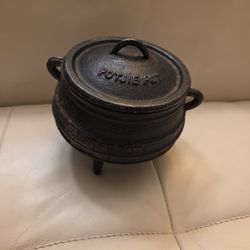 Cast Iron Cauldron Pot with Lid – 3 Leg Dutch Oven Style