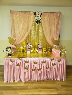 Minnie Mouse backdrop and set up. Inquire for prices.