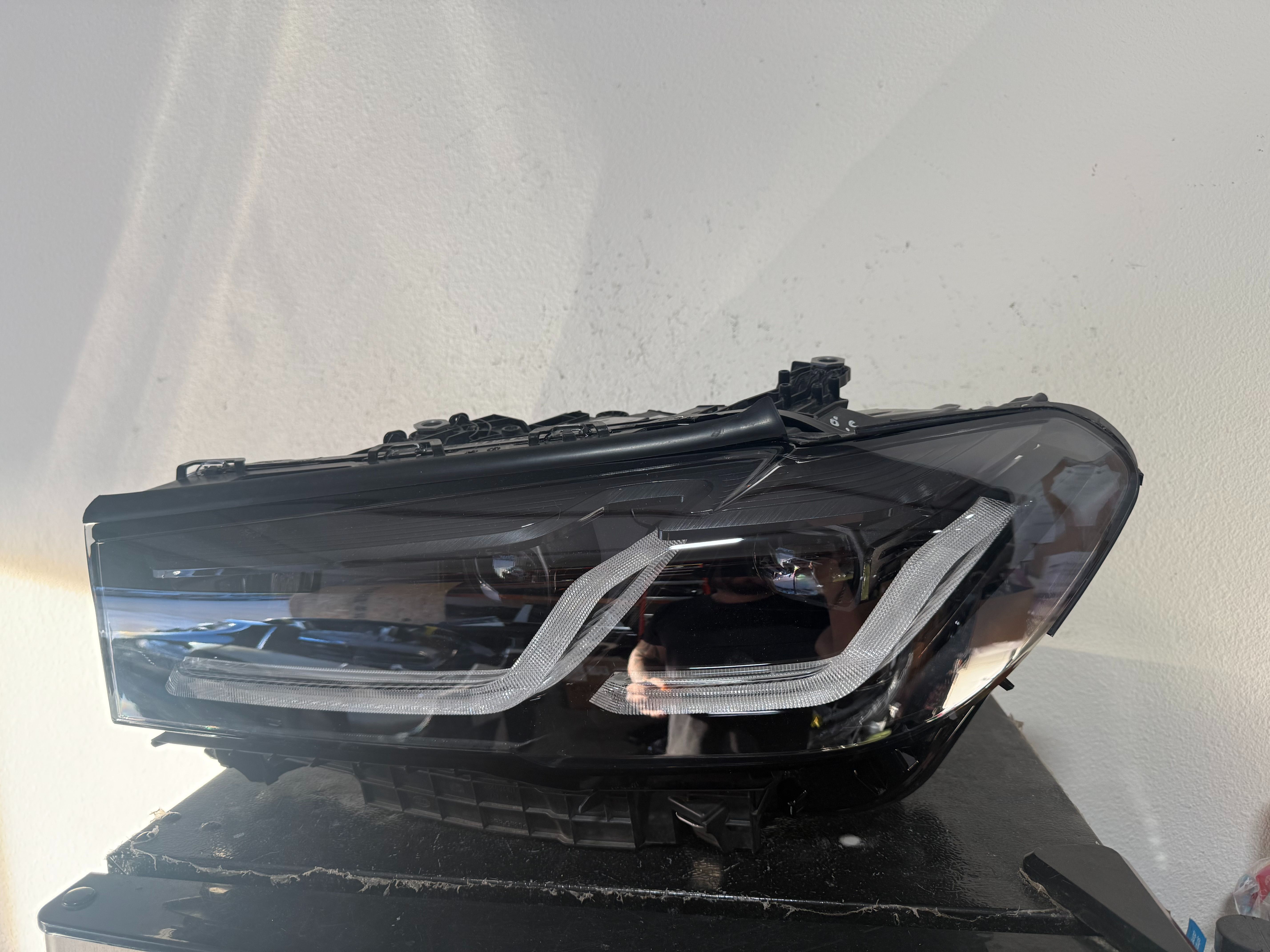 BMW 5 SERIES LEFT HEADLIGHT 2022