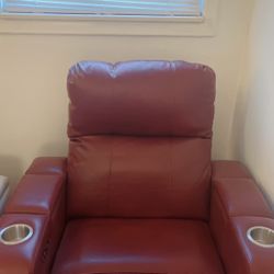 Power Recliner w/ Dual Power, Cup Holders & USB – Excellent Condition