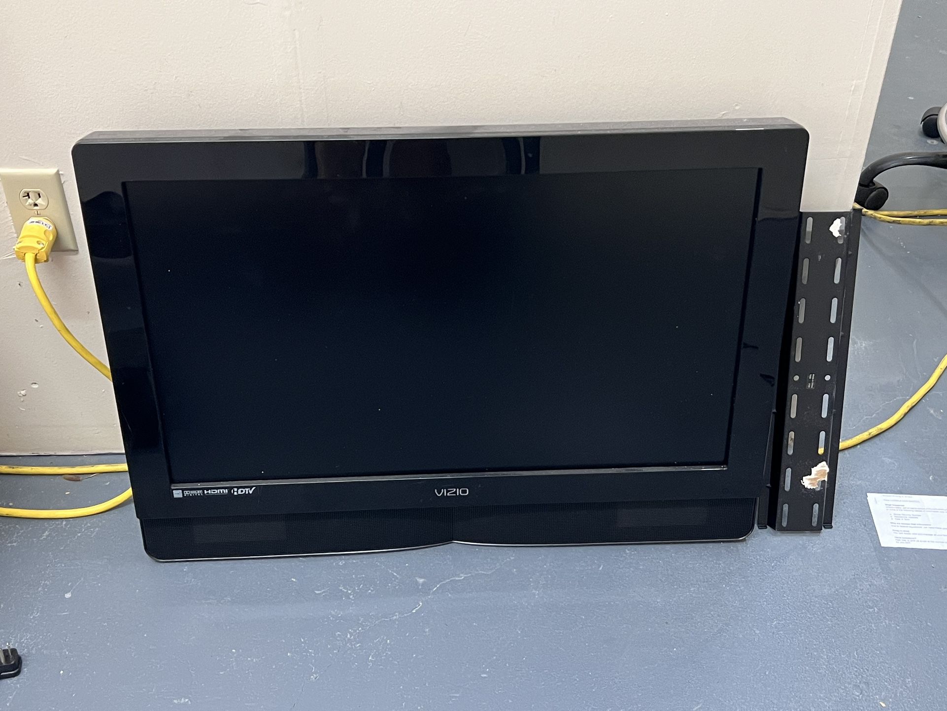 Tv With Wall Support 