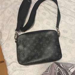 Louis Vuitton Messenger Bag