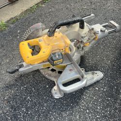 dewalt 20v max cordless 7 1/4 in sliding miter saw