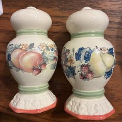 Avon Sweet Country Harvest Salt and Pepper Shakers 