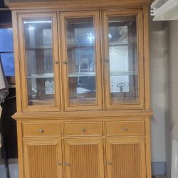 China Cabinet With Lights