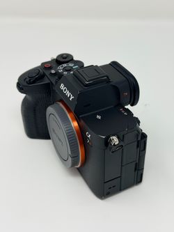 Sony Alpha a7R V Mirrorless Camera Body ILCE-7RM5 - Excellent Condition