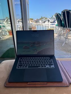 MACBOOK AIR 15” - M4 - 16GB Ram - 256GB SSD - LIKE NEW !!!