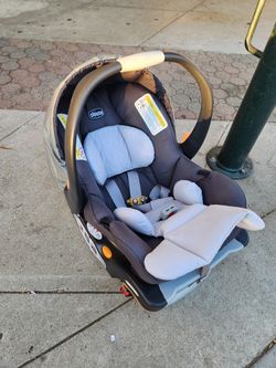 Chicco Keyfit 30 Infant Car Seat w Base