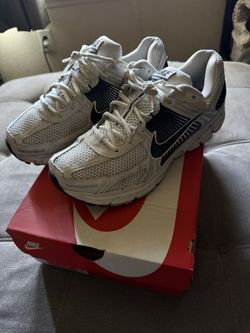 Nike Zoom Vomero 5 white and black size 10