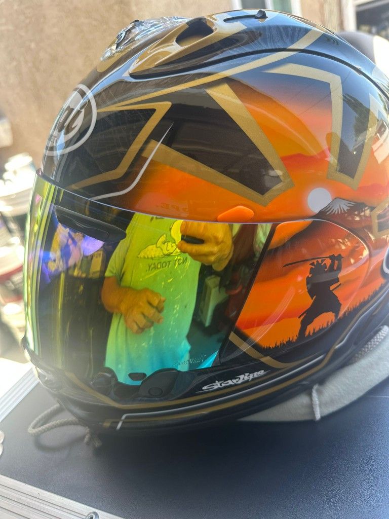 Arai Helmet Plus Windshield XL