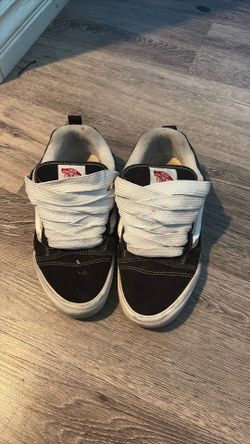 Vans knu skool black and white size 6