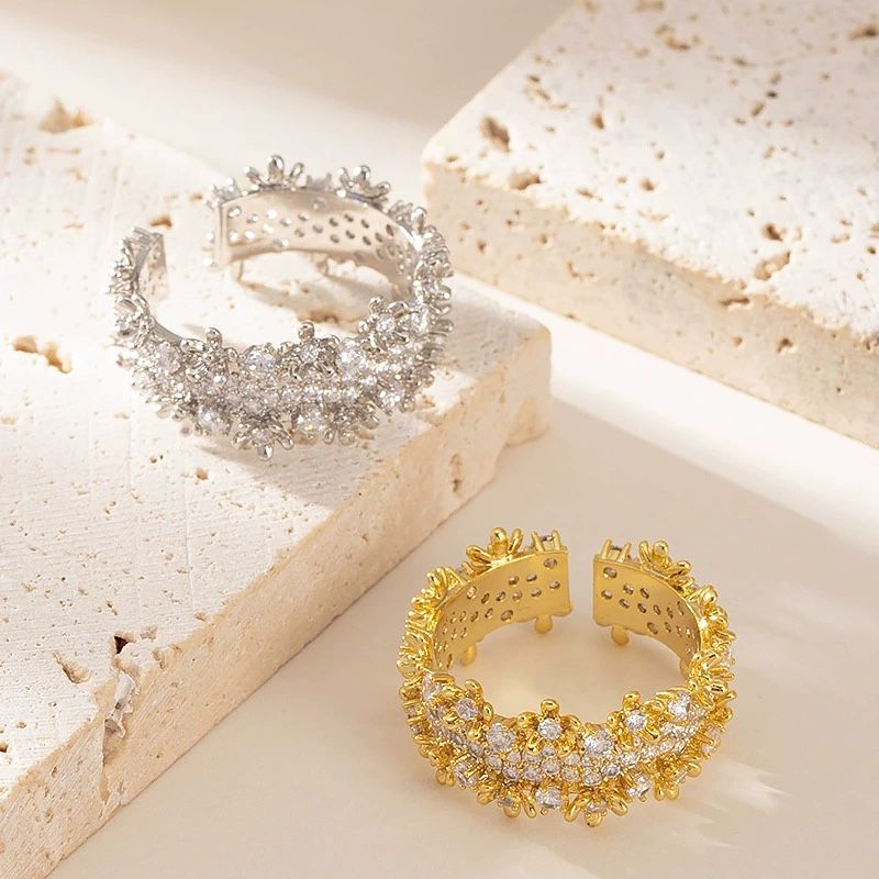 Fashion dazzling all-star diamond-studded open-ring, non-fading, suitable for big hands, adjustable for couples' jewelry.