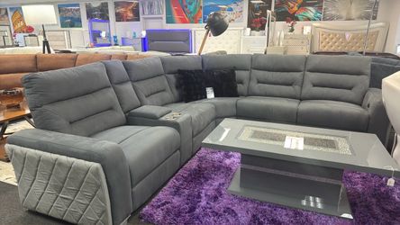 Amazing Offer!! Grey Power Reclining Sectional $1999