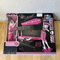 2010 Monster High Jewelry Box Coffin With Draculaura Doll - NEW!
