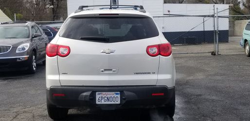 2011 CHEVY TRAVERSE AWD FULLY LOADED ALL POWER