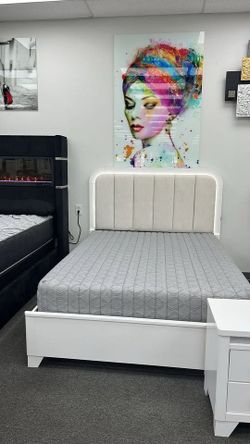 Sleek white finish 5 pc bedroom set w/led light features touch of modern glamour