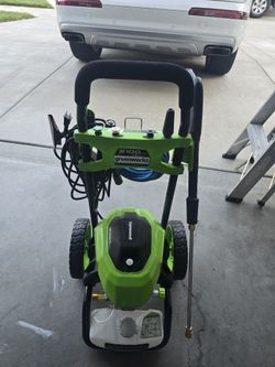 Greenworks 2100 PSI 1.2-GPM Cold Water Electric Pressure Washer with 4 Spray Tips