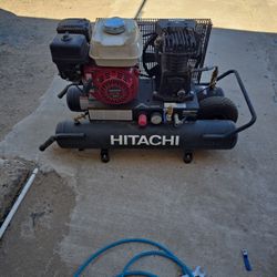 Air compressor Hitachi Lionel, use 4 times times only.