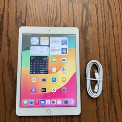 Apple iPad 6th Gen WiFi/32GB/White/charging Cable 
