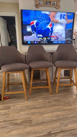 Threshold Kingston swivel stool- like new