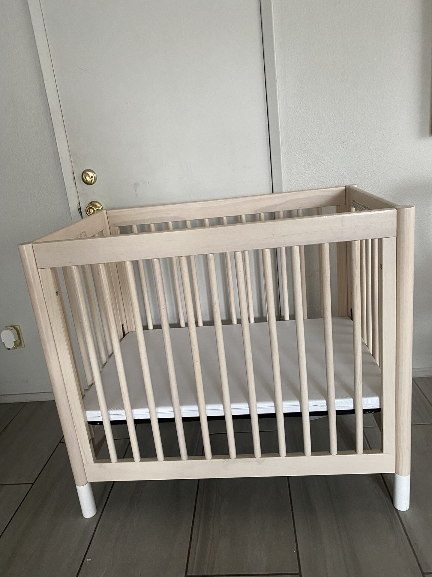 Mini Crib + Newton Mini Crib Breathable Mattress