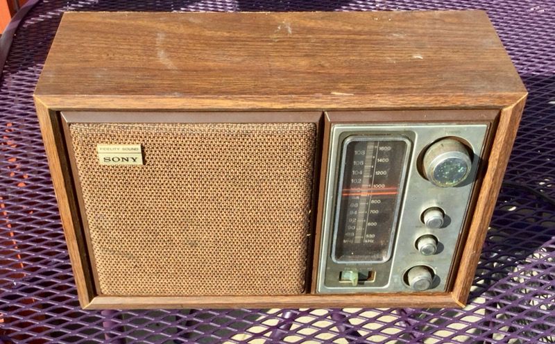 Vintage SONY Model ICF-9650W FIDELITY SOUND 7 TRANSISTOR AM/FM Table Radio
