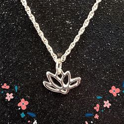 Sterling silver lotus flower pendant and 20"  necklace new