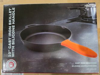 Chef's Counter 10" Cast Iron Skillet with Silicone Handle
