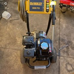 3600 PSI 2.5 GPM Cold Water Gas Pressure Washer w/ HONDA Engine

