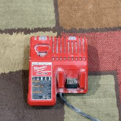 Milwaukee M18 + M12 Charger 