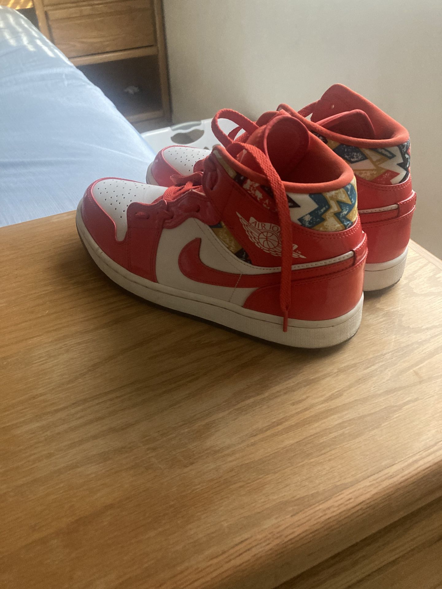 Jordan 1 Mids SE Red Barcelona Sweater Size 9