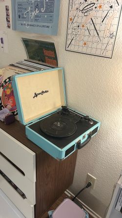 Blue ByronStatics Record Player