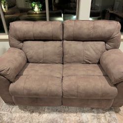 Reclining Couch Set (Sofa + Loveseat) – Excellent Condition