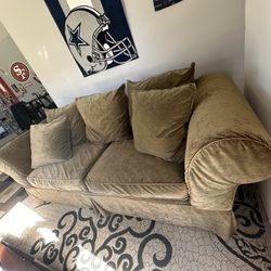 92” big comfy sofa $50/ Need Gone