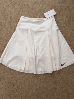 Nike women’s small tennis skirt NWT