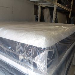 🤑🤑🤑 $209 Brand New Queen Memory Foam Mattress With Removable Zipper Cover $209 🤑🤑🤑