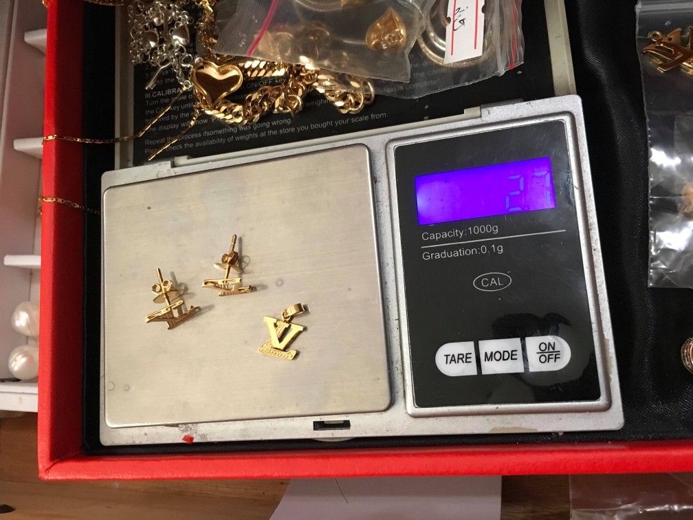 LV Set 18K Saudi Gold for Sale in Garden Grove, CA - OfferUp