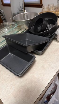 Mixed Bakeware Lot – Pans and Glass Dishes