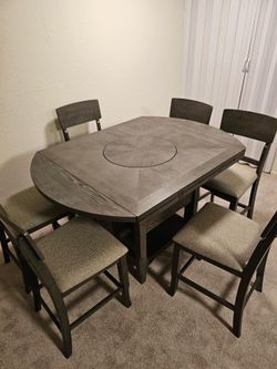 Table and 6 new chairs are delivered in its original package