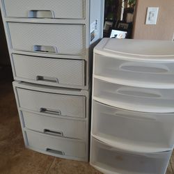 Large Storage Containers All $25.00 Cash Only Must Pick Up See My Other Offers 
