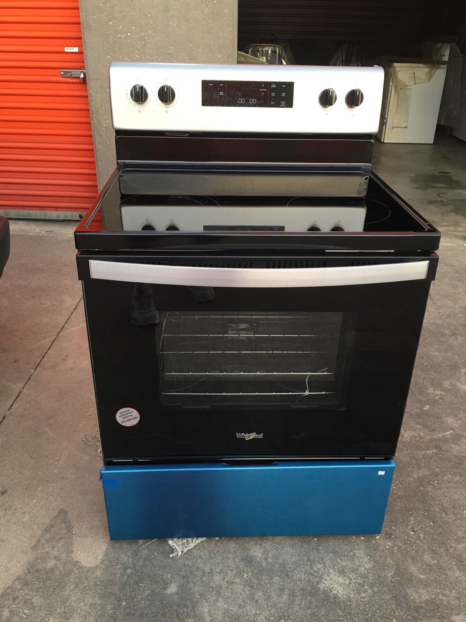 New Scratch And Dent Whirlpool 30-in Glass Top 4 Burners 5.3-cu ft Freestanding Electric Range (Stainless Steel)