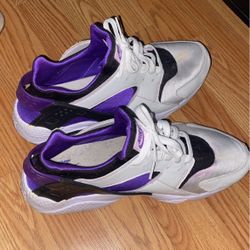 Nike Huarache Size 12