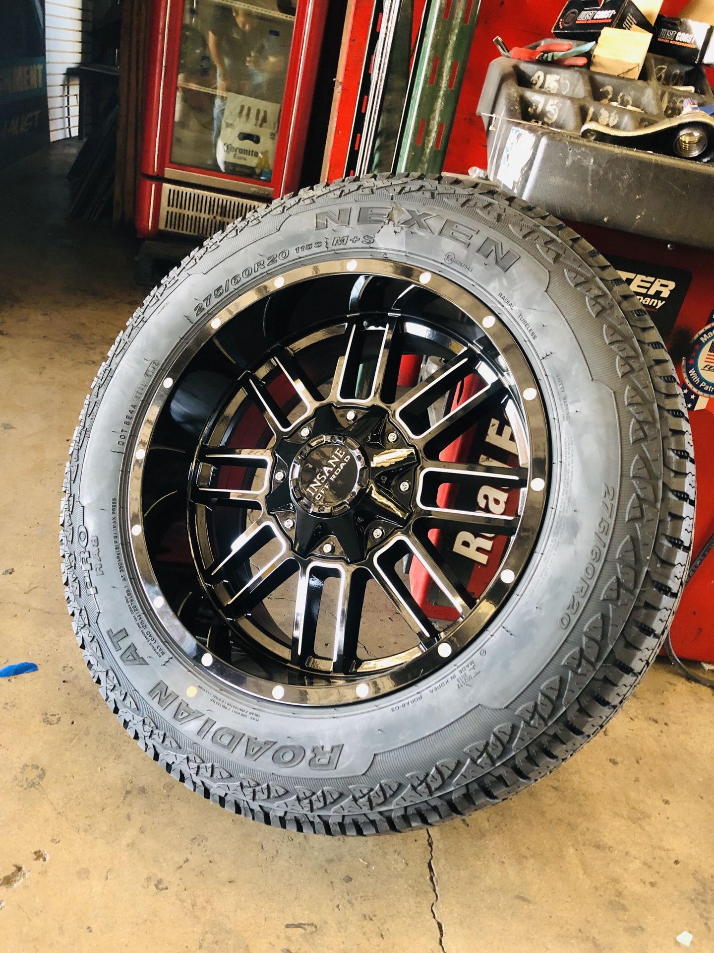 Insane offroad 20x10 con llantas de lodo ..... pagos disponible